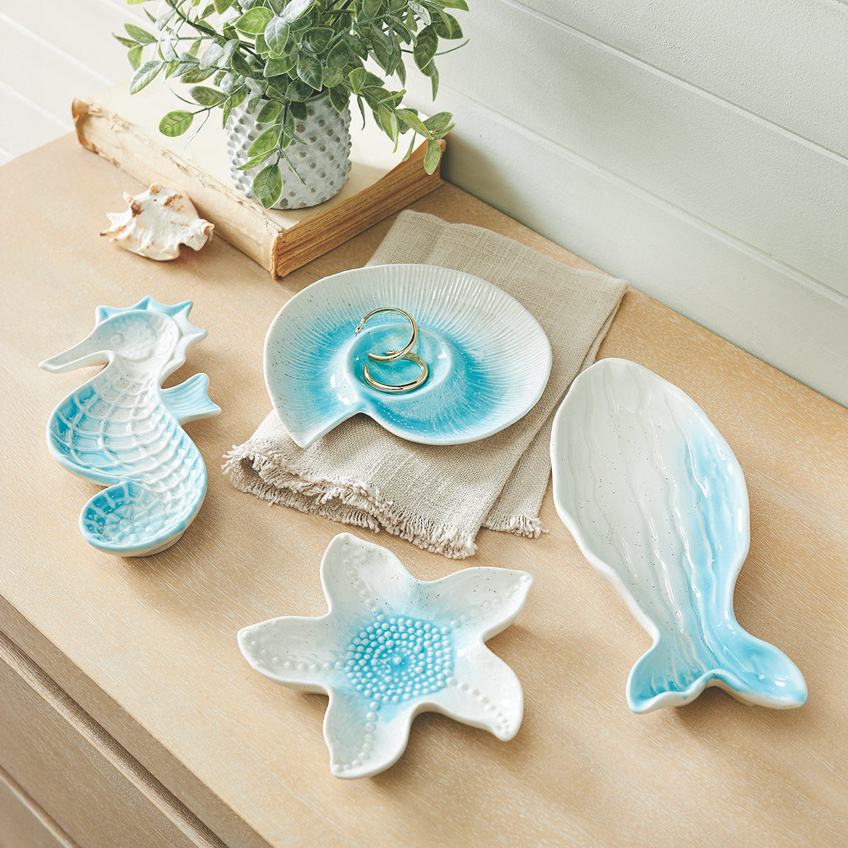 Tidal Treasures Seahorse Plate