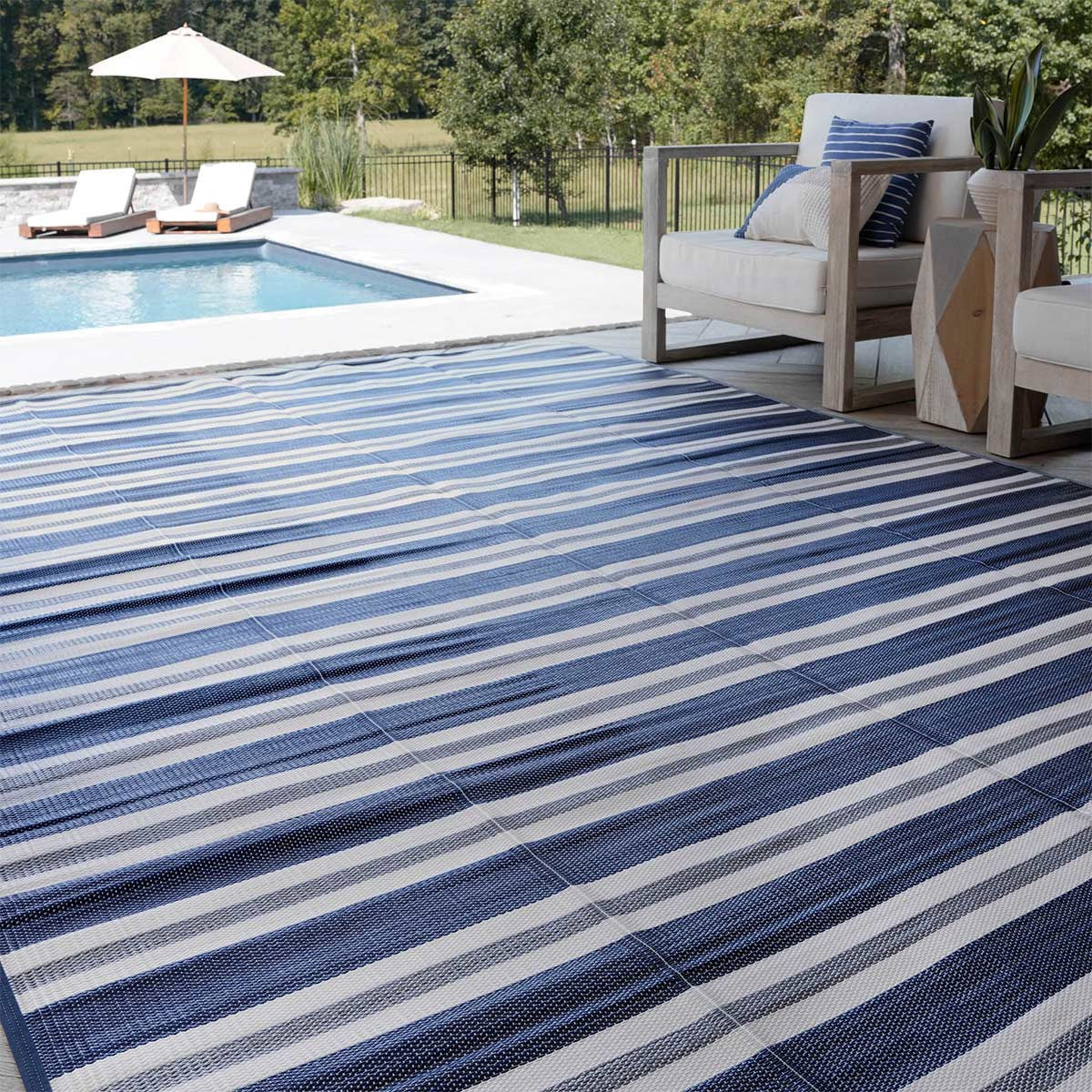 Yacht Club Stripes Indoor/Outdoor Utility Mat - 8 x 10