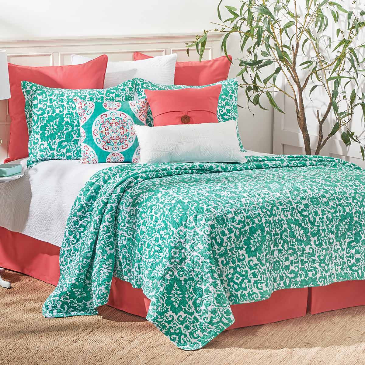 Serendipity Aqua Quilt Bed Set - Full/Queen