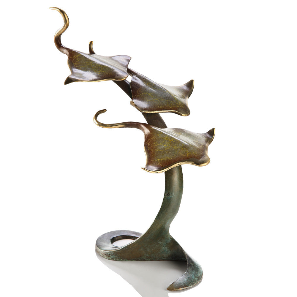 Triple Stingrays Statue