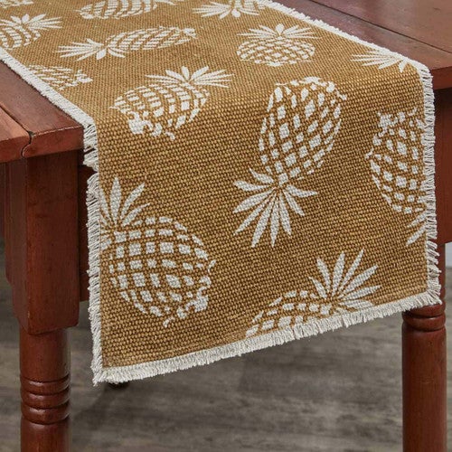 Pineapple Crest Table Runner