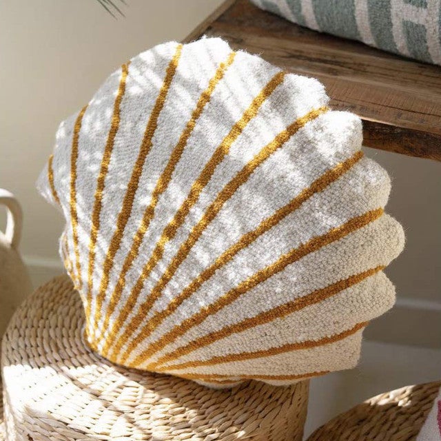 Scallop Hooked Wool Pillow