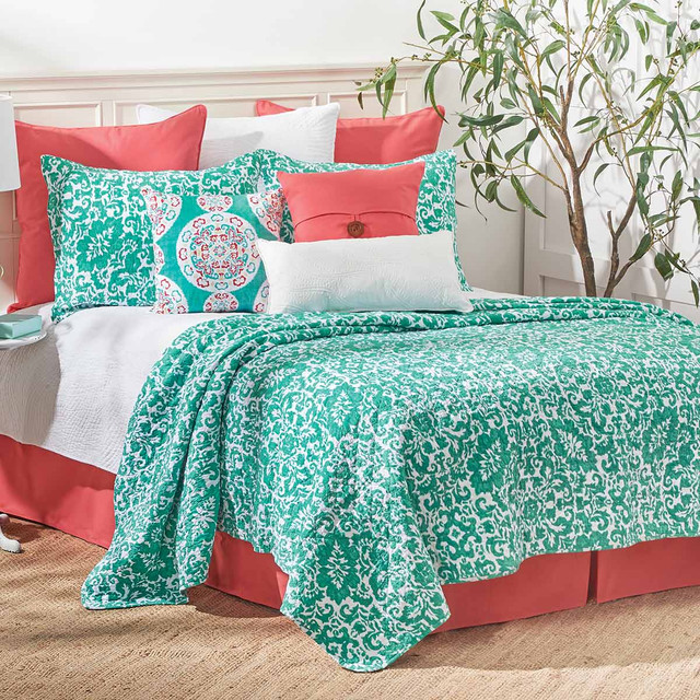 Serendipity Aqua Quilt Bed Set - Twin